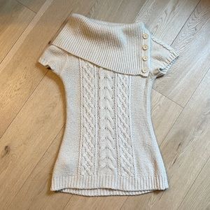 BCBG cream cable short sleeved sweater sz M